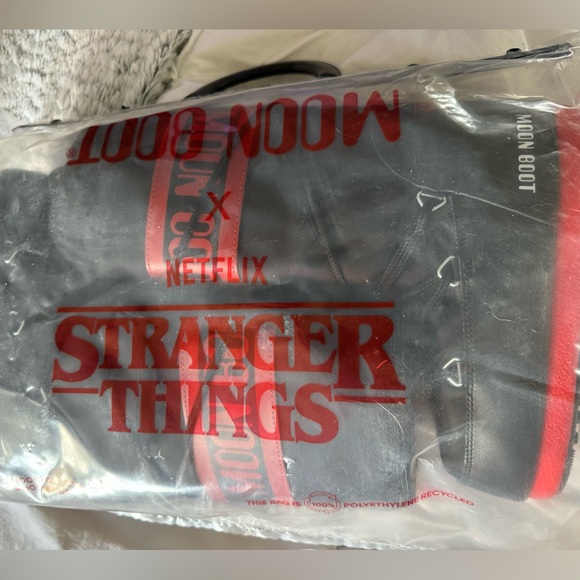 👹Stranger Things Moon Boot👹 (35/38) - Picture 10 of 16